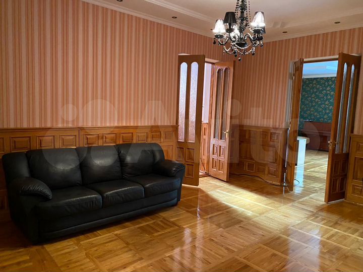 Дом 470 м² на участке 15 сот.