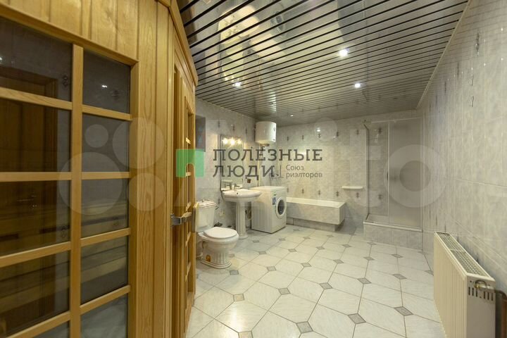 Дом 500 м² на участке 2,04 га