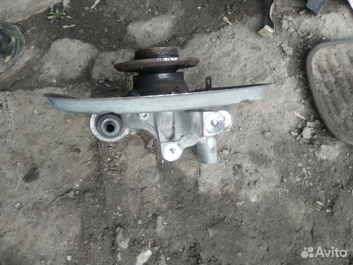 Задний правый кулак BMW E60 E61