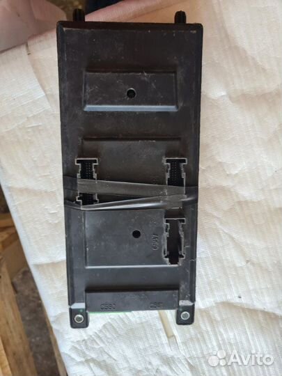 Блок предохранителей Land Rover Discovery 3 2005