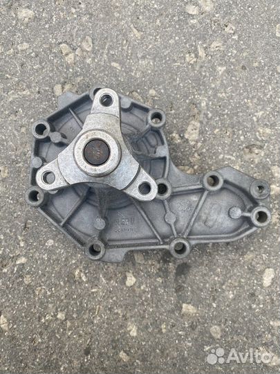 Водяной насос (помпа) на двигатель Renault F3R