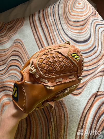 Бейсбольная перчатка mizuno
