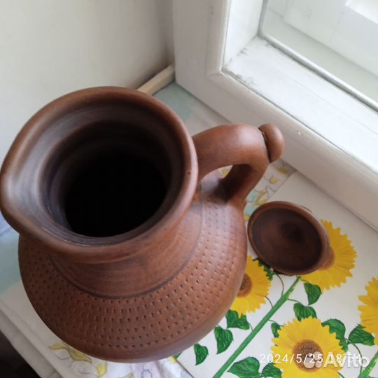 Глиняный кувшин для вина