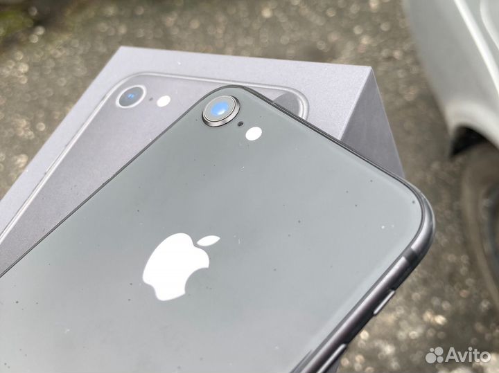 iPhone 8, 64 ГБ