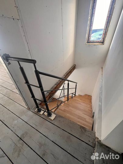 Лестница на металлокаркасе на заказ в дом