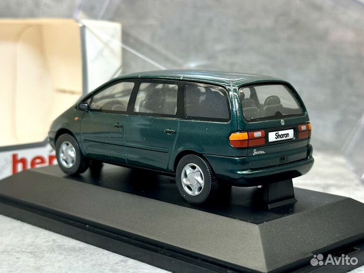 Модель автомобиля Volkswagen Sharan 1:43