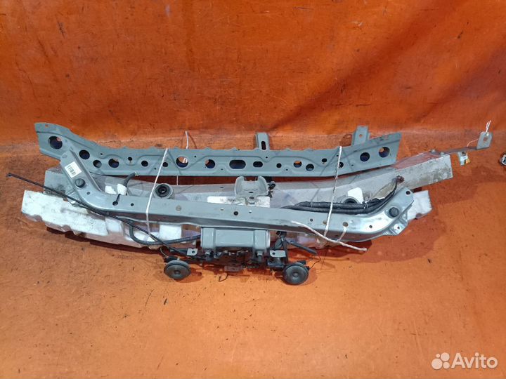 Усилитель бампера Nissan Tiida C11 передний