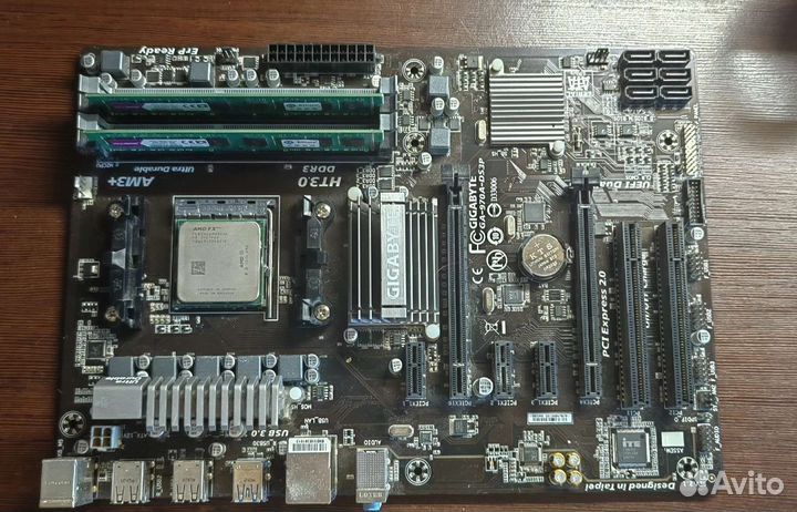 Материнская плата с процессором и памятью