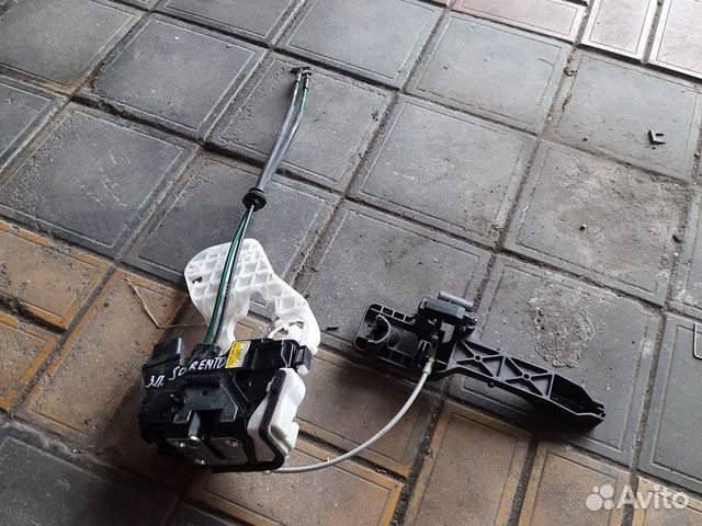 Замок задний правый Kia Sorento 2