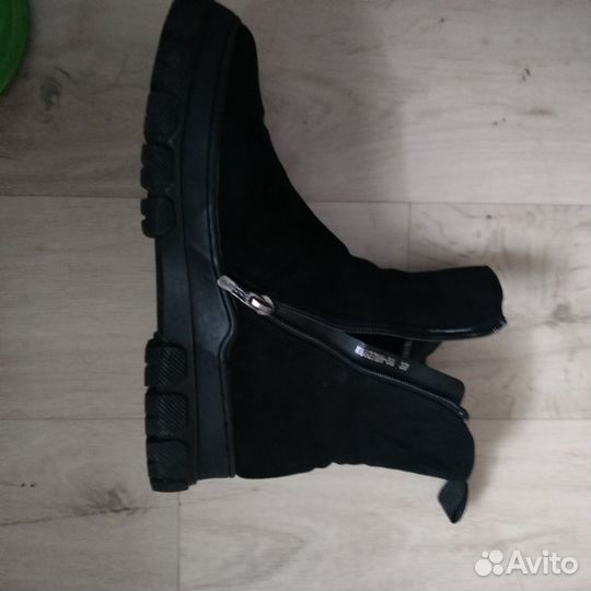 Продам ботинки женские