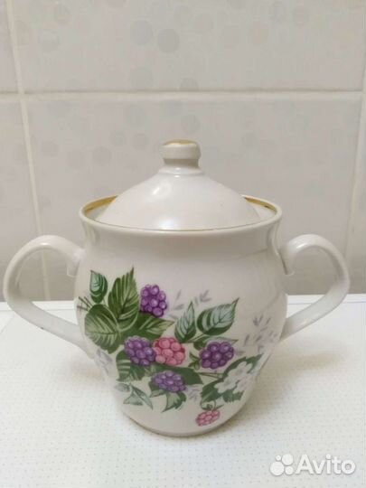 Стаканы тонкие и фарфоровые, посуда