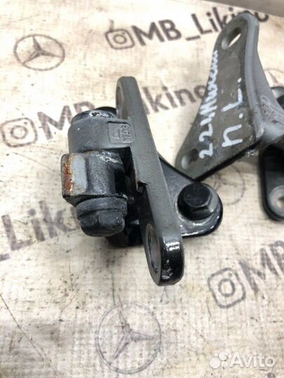 Петля двери передняя левая Mercedes S-Class W221