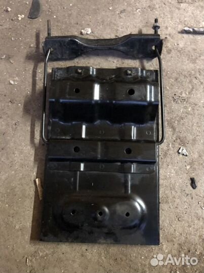 Крепление акб поддон Сузуки Гранд Витара