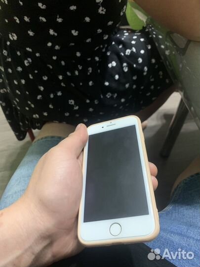 iPhone 8, 64 ГБ