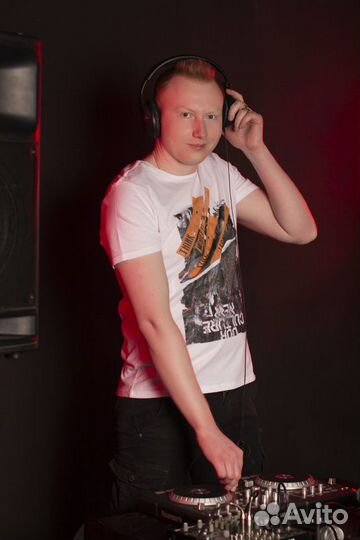 Диджей (DJ) / Ведущий на свадьбу