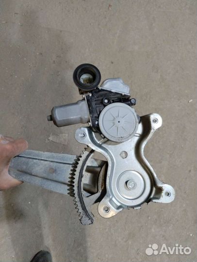 Стеклоподъемники (задней правой)двери Land Cruiser