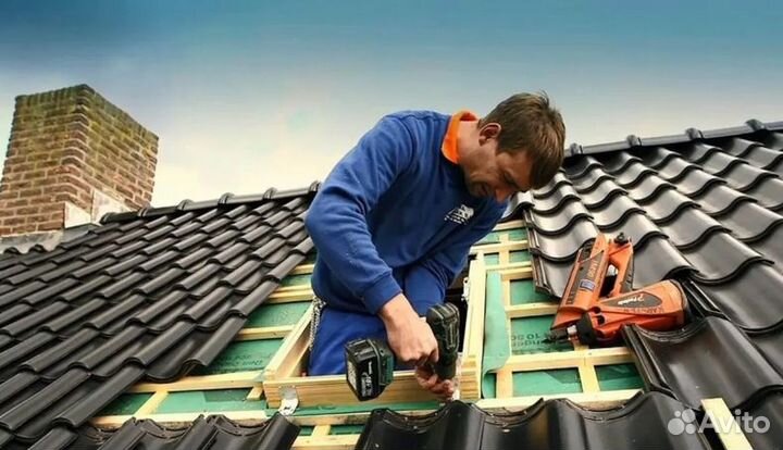 Бригада строителей, кровельные работы