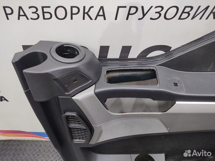 81626306110 Обшивка двери правой Man TGA, Man TGX