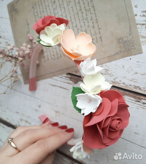 Ободок с цветами из фоамирана