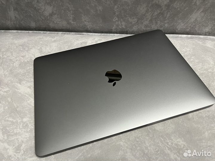 MacBook Pro 13 2019 (core i7 / 16гб / 512гб)