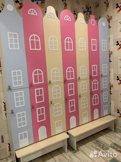 Детские шкафчики. Шкаф в раздевалку двухуровневый