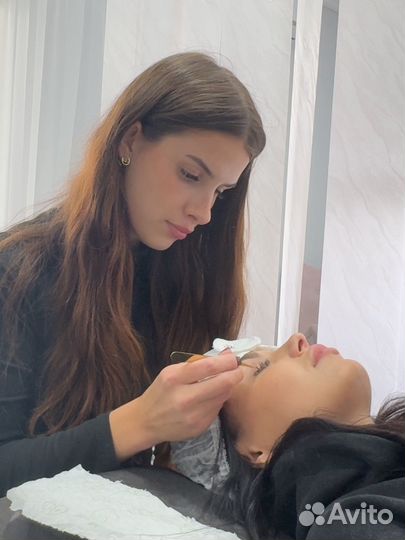 Наращивание ресниц Окрашивание бровей Лами