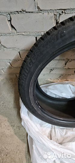 Bridgestone Blizzak Ice 235/45 R18 98T