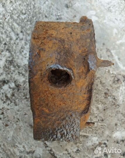 Газ М1 запчасть кпп и крепление бампера