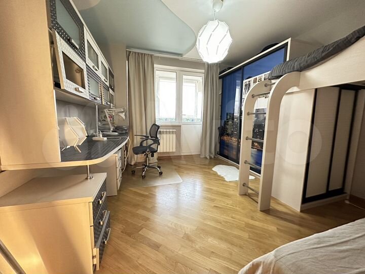 4-к. квартира, 130 м², 5/17 эт.