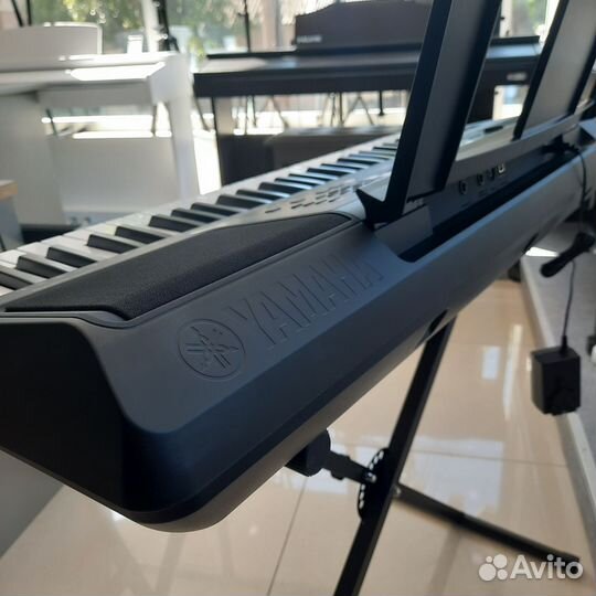 Yamaha PSR-E373, синтезатор