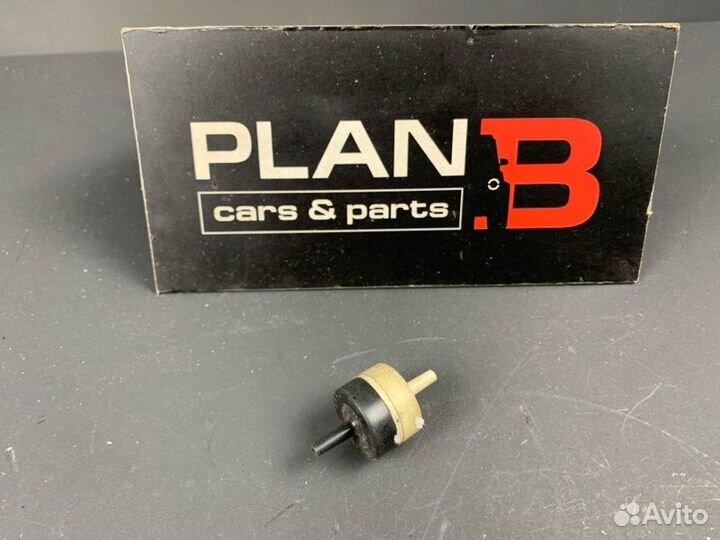 Клапан вакуумный Audi 100 44