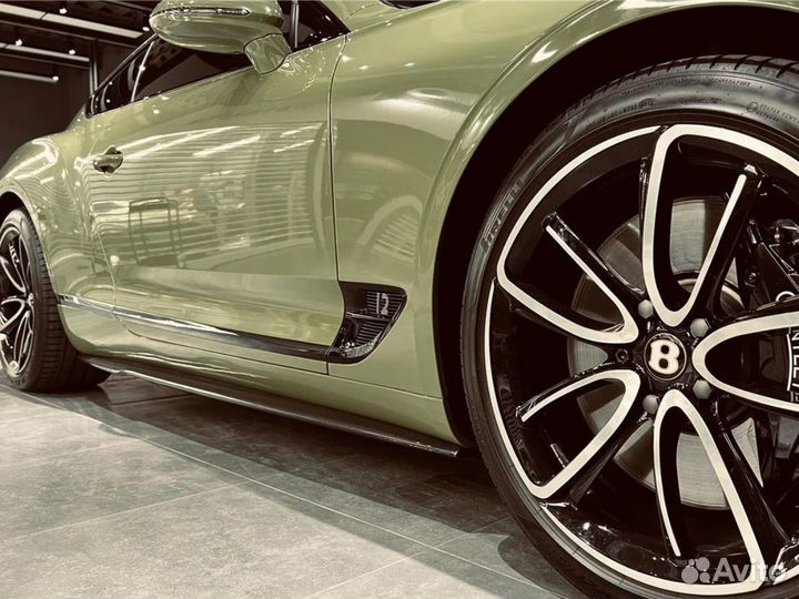 Карбоновые лезвия порогов на Bentley Continental G