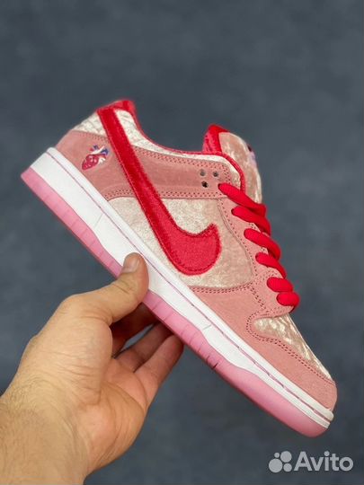 Кроссовки Nike женские