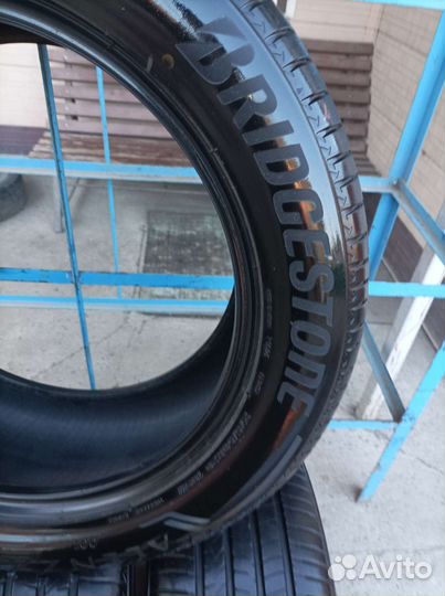 Bridgestone Alenza 001 275/50 R20