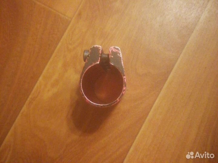 Зажим для трюкового самоката