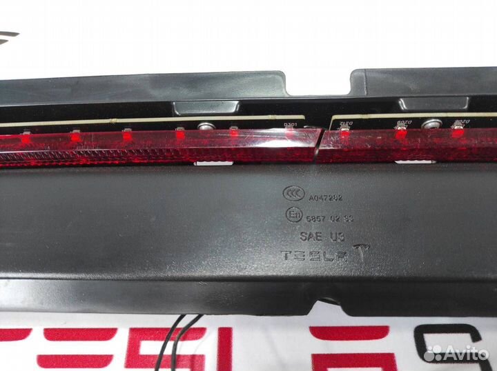 Стоп сигнал крышки багажника верхний Tesla Model S