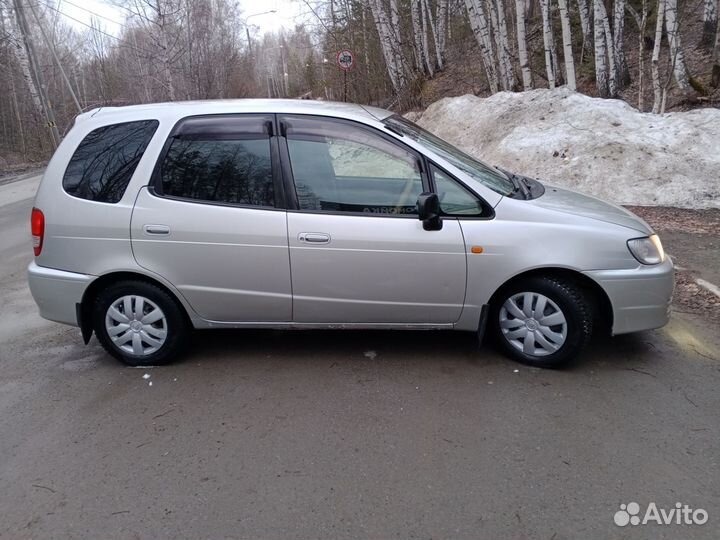 Toyota Corolla Spacio 1.6 AT, 1999, 300 000 км