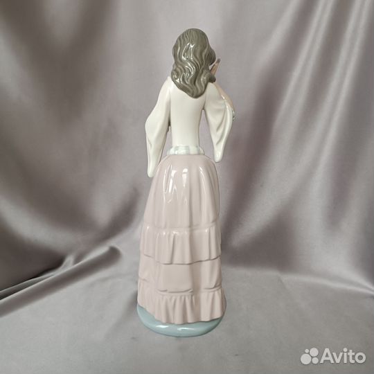 Фарфоровая статуэтка Lladro Nao Испания