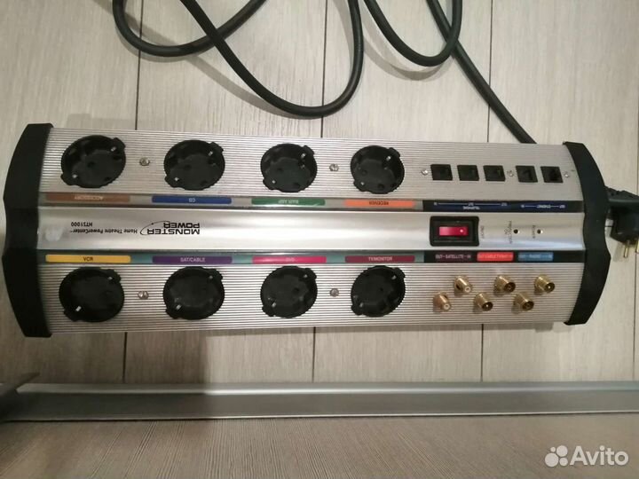 Сетевой фильтр Monster Cable HTS 1000 серебристый