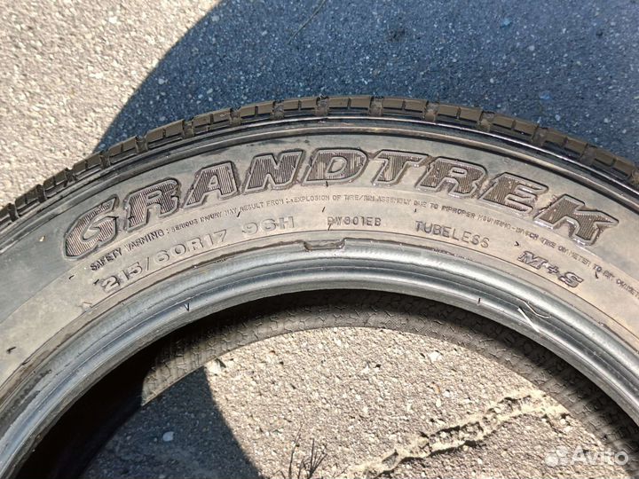 Dunlop Grandtrek ST20 215/60 R17 96H