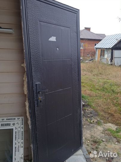Дверь входная стальная железная