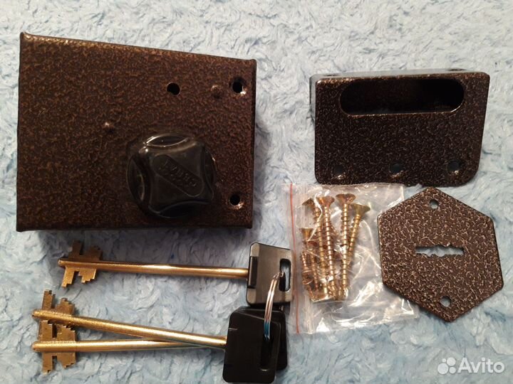 Замок дверной накладной