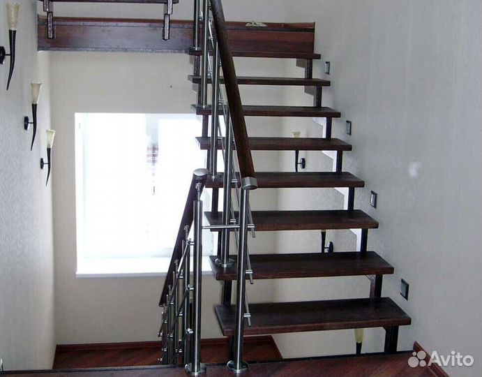 Лестница прямая на металлокаркасе
