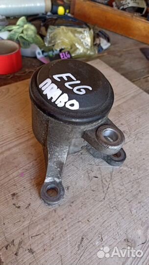 Подушка двигателя правая Nissan Elgrand PE52