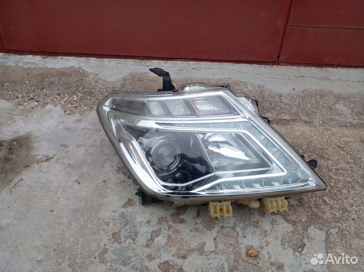 Фара правая Nissan Patrol Y62 Led 2013г