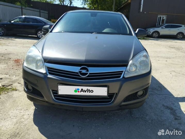 Opel Astra, 2011