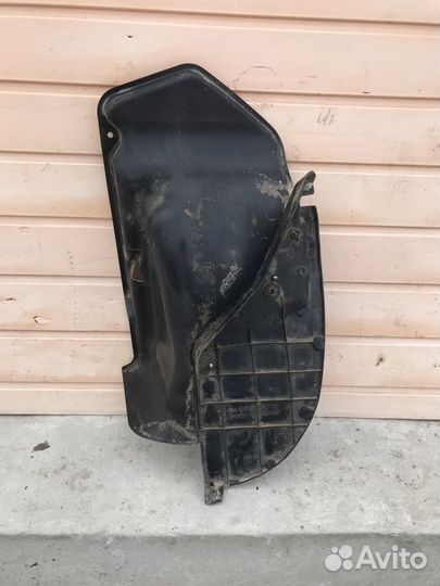 Подкрылок задний правый Mazda 3 BK