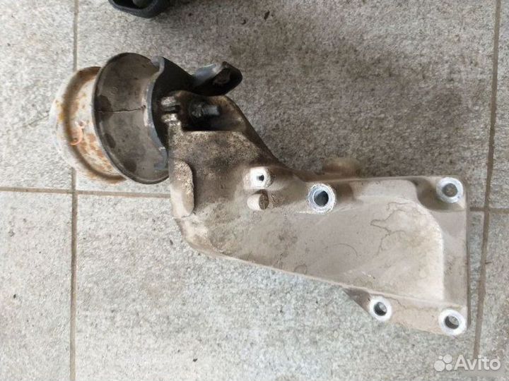 Опора двигателя Infiniti Fx35