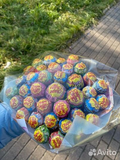 Букет из чупа чупсов и других конфет