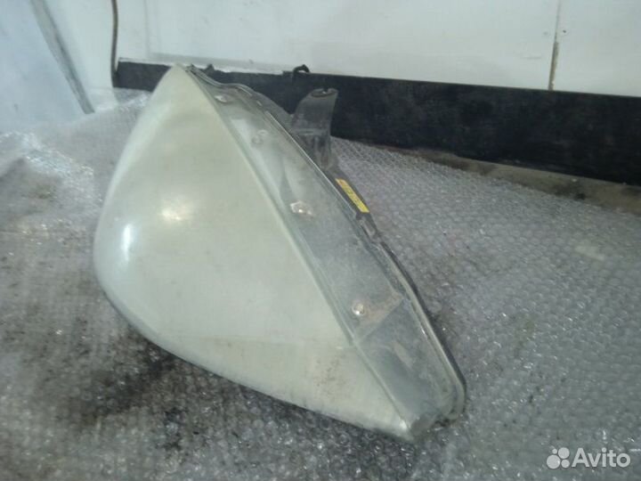 Фара передняя правая Ford Focus 1 универсал 1.8